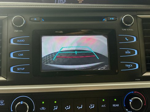Used 2017 Toyota Highlander LE image 21