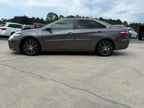 Used 2015 Toyota Camry XLE w/ Moonroof Package image 2