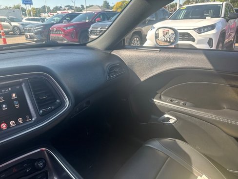 Used 2016 Dodge Challenger SXT Plus image 27