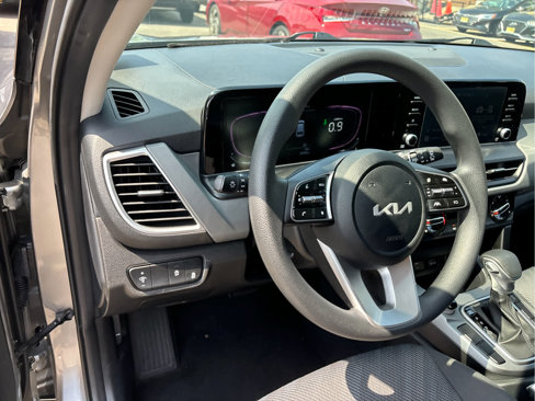 Used 2024 Kia Seltos LX image 9