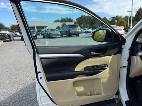 Used 2016 Toyota Highlander XLE image 14