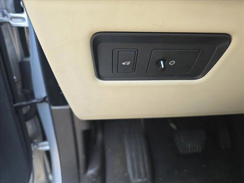 Used 2016 Land Rover Range Rover Sport HSE image 26
