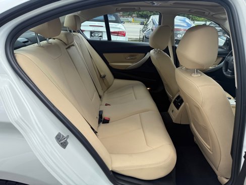 Used 2018 BMW 320i Sedan image 31