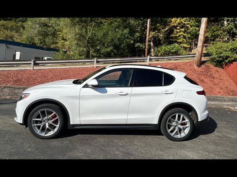 Used 2018 Alfa Romeo Stelvio Ti Sport image 2
