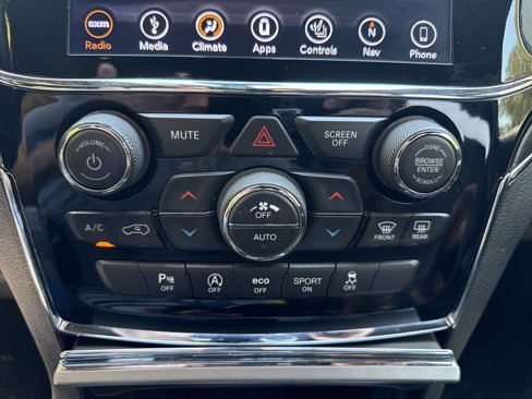 Used 2019 Jeep Grand Cherokee Limited w/ Luxury Group II image 28