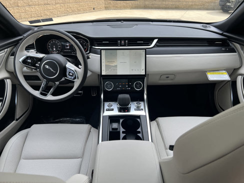 Used 2024 Jaguar XF R-Dynamic SE image 8