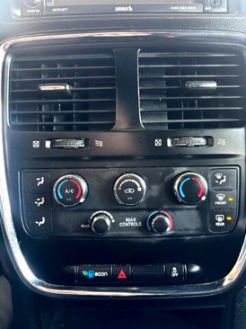 Used 2018 Dodge Grand Caravan SE image 25