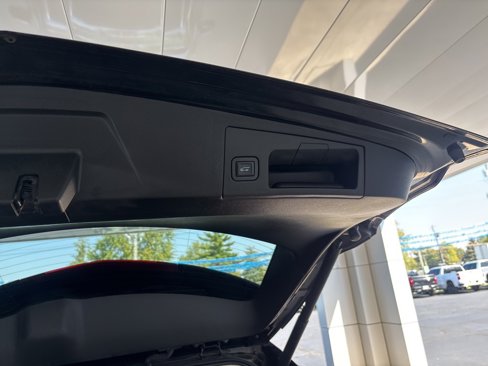 Used 2017 Cadillac XT5 Luxury image 31