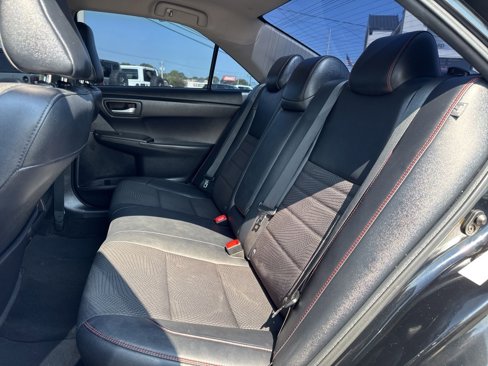 Used 2017 Toyota Camry SE image 19
