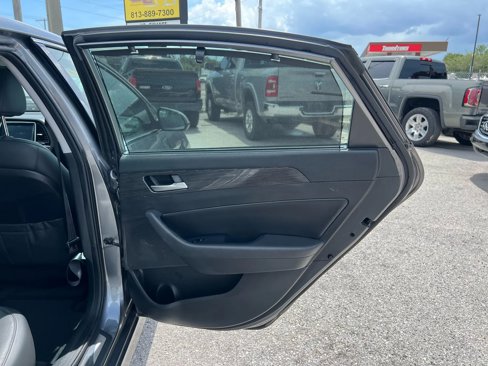 Used 2019 Hyundai Sonata Limited w/ Ultimate Package 04 image 17