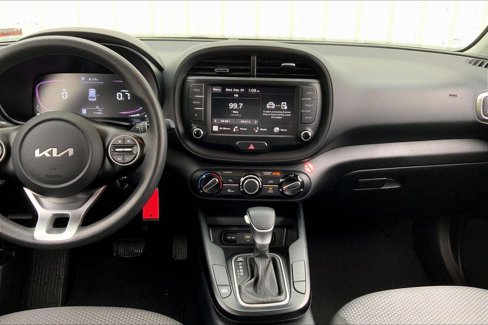 Used 2023 Kia Soul LX image 6