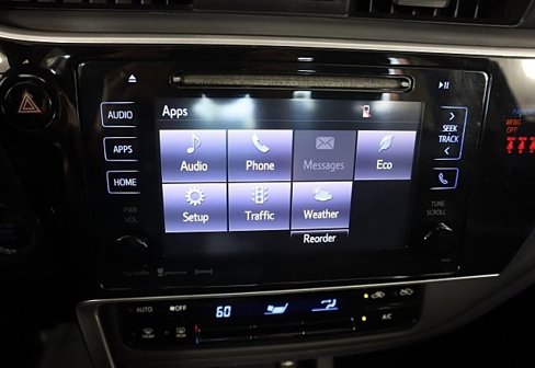 Used 2018 Toyota Corolla SE image 32