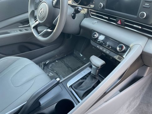 Used 2023 Hyundai Elantra SEL image 32