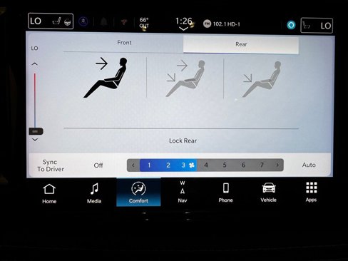 Used 2024 Chrysler Pacifica Select image 23