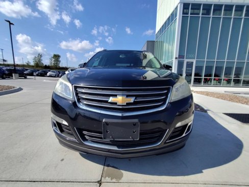 Used 2017 Chevrolet Traverse LT w/ Style and Technology Package image 3