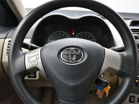 Used 2012 Toyota Corolla LE image 28