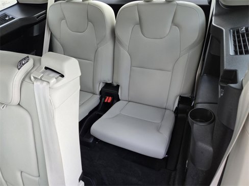 Used 2022 Volvo XC90 T5 Momentum w/ Climate Package image 33