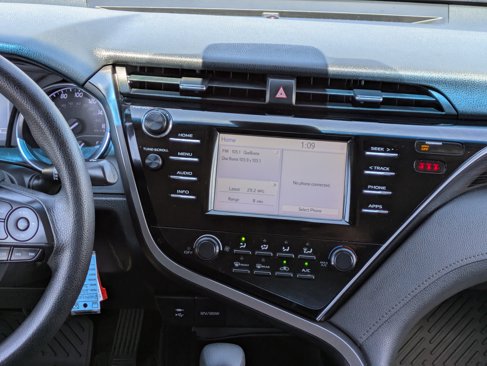 Used 2018 Toyota Camry LE image 18