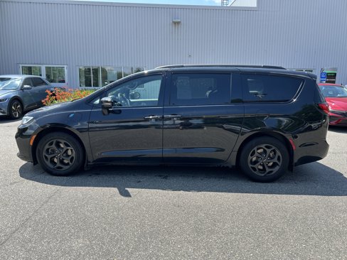 Used 2021 Chrysler Pacifica Touring w/ S Appearance Package image 8