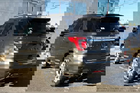 Used 2018 Ford Explorer XLT w/ Equipment Group 201A image 11