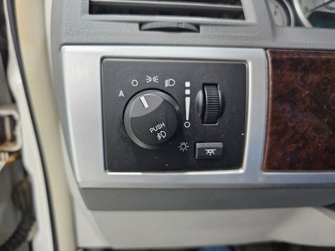 Used 2010 Chrysler Town & Country Touring image 21