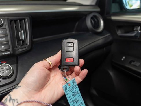Used 2018 Toyota RAV4 XLE image 14