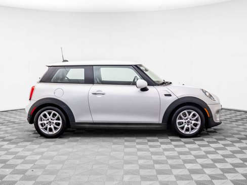 Used 2019 MINI Cooper 2-Door Hardtop w/ Signature Upholstery Package image 7