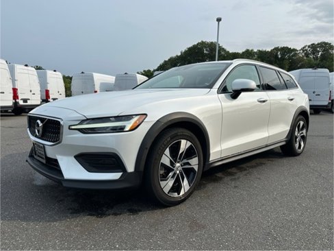 Used 2020 Volvo V60 T5 Cross Country image 3