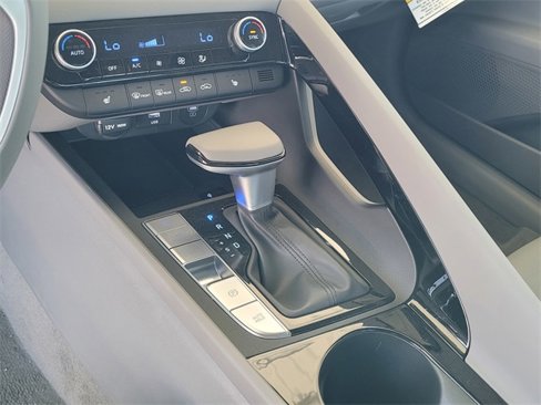 New 2025 Hyundai Elantra SEL image 18
