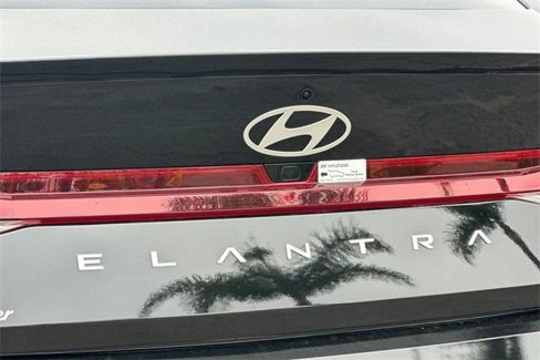 Used 2025 Hyundai Elantra Sport image 27