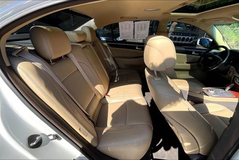 Used 2013 Hyundai Genesis 3.8 w/ Technology Pkg image 24