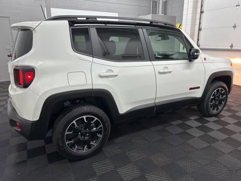 Used 2023 Jeep Renegade Trailhawk image 11