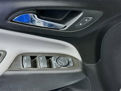 Used 2020 Chevrolet Equinox LS image 17