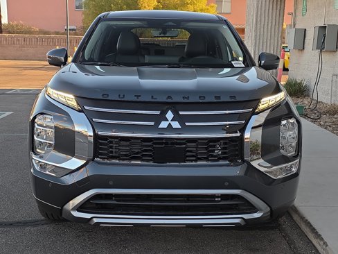 New 2025 Mitsubishi Outlander SE image 2
