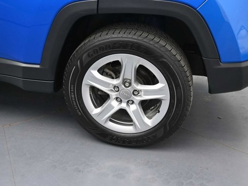 Used 2023 Jeep Compass Latitude w/ Convenience Group image 4