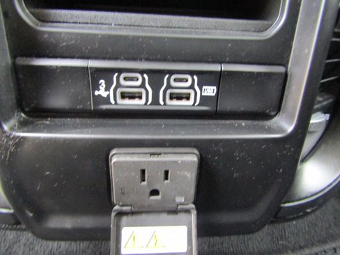 Used 2019 RAM 1500 Laramie image 40