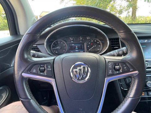 Used 2021 Buick Encore Preferred w/ Safety Package image 23