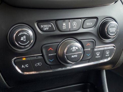 Used 2018 Jeep Cherokee Overland image 24
