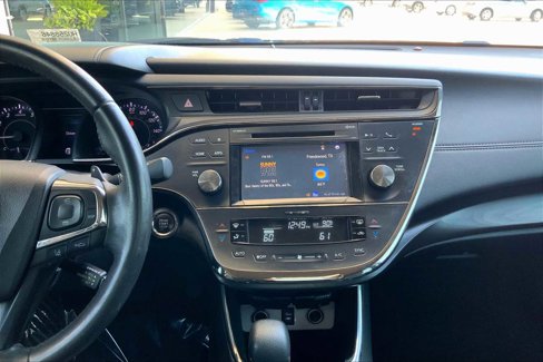 Used 2017 Toyota Avalon XLE image 6
