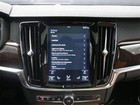 Used 2019 Volvo S90 T6 Momentum image 16