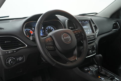 Used 2019 Jeep Cherokee Trailhawk w/ Cold Weather Group image 18