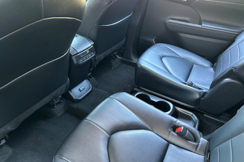 Used 2024 Toyota Highlander XLE image 25