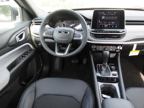 New 2025 Jeep Compass Latitude w/ Mopar Graphics Package image 13