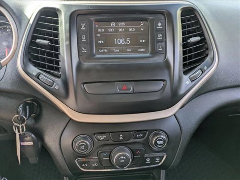 Used 2017 Jeep Cherokee Sport w/ Cold Weather Group image 12