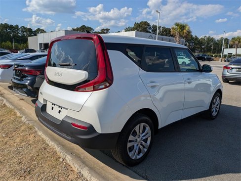 Used 2022 Kia Soul LX image 2