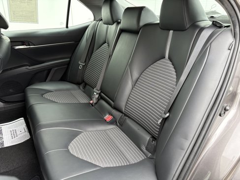 Used 2022 Toyota Camry SE image 11