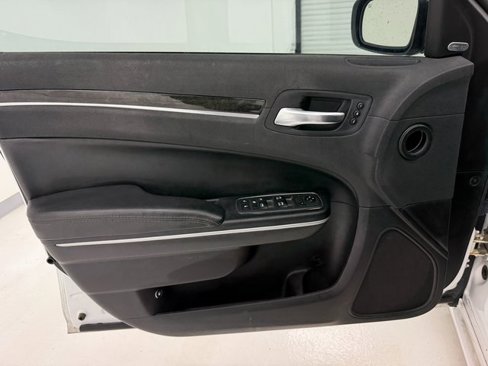 Used 2019 Chrysler 300 Limited image 28