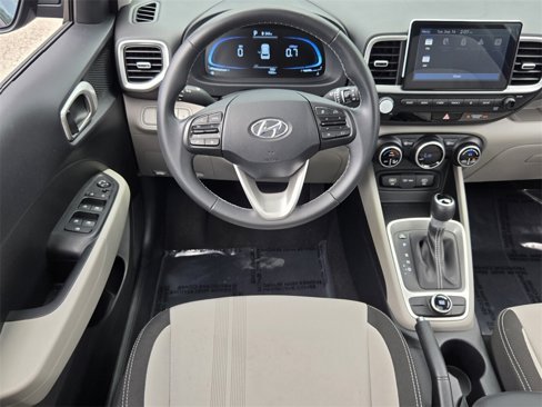 Certified 2025 Hyundai Venue SEL image 13