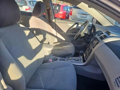 Used 2013 Toyota Corolla LE Special Edition image 25