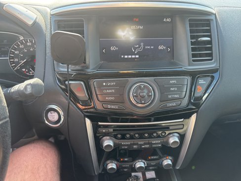 Used 2020 Nissan Pathfinder SV image 13